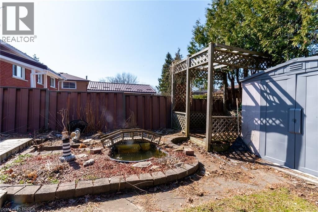 17 PALM CRESCENT Image 39