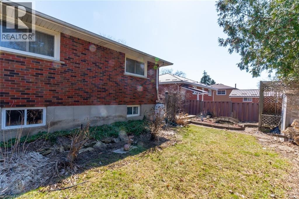 17 PALM CRESCENT Image 40