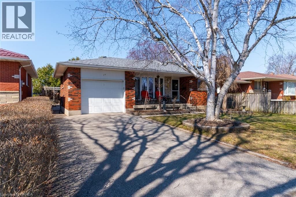 17 PALM CRESCENT Image 43