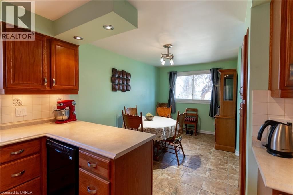 17 PALM CRESCENT Image 8