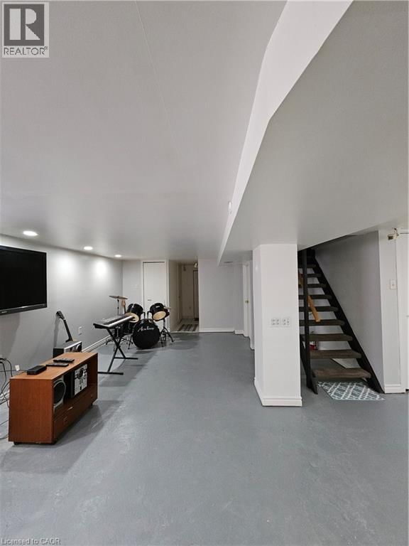 253 GROSVENOR AVENUE SOUTH Image 40