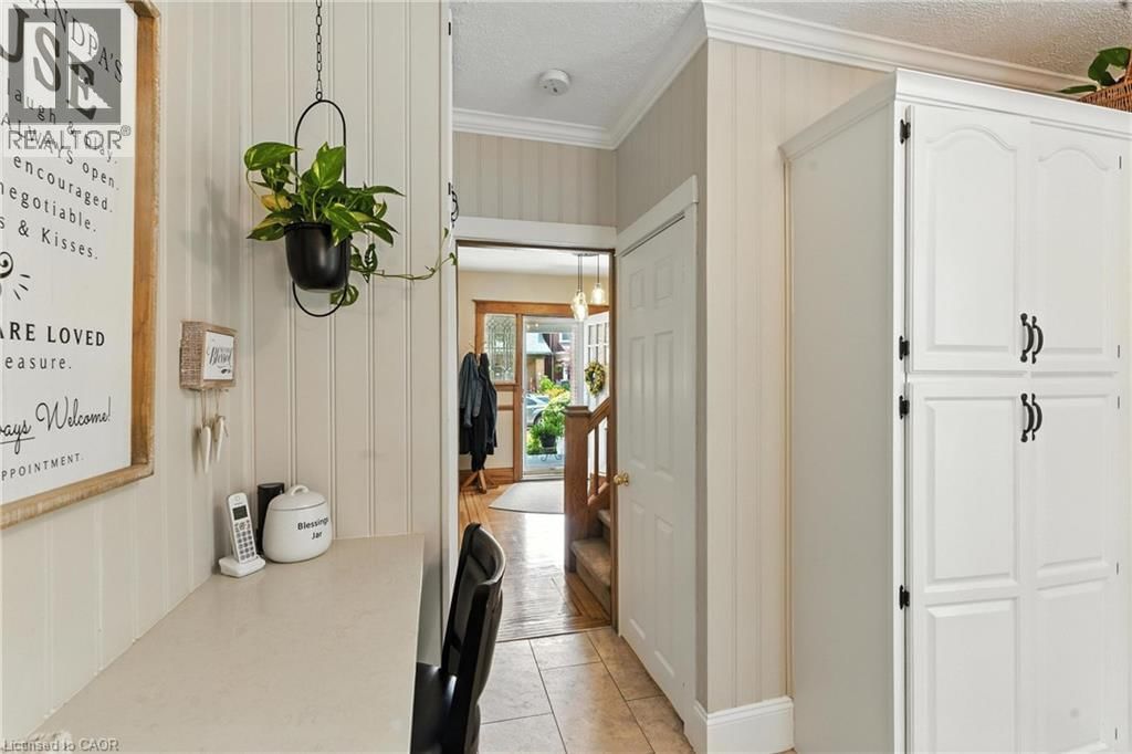 98 KENSINGTON AVENUE SOUTH Image 17