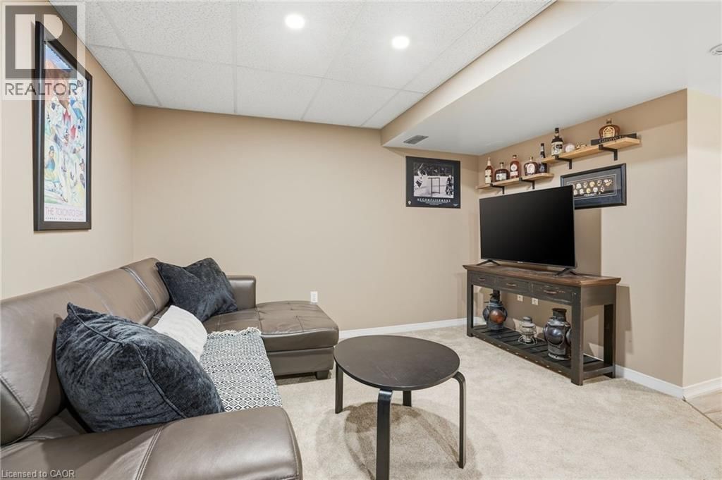 14 KENYON CRESCENT Image 27