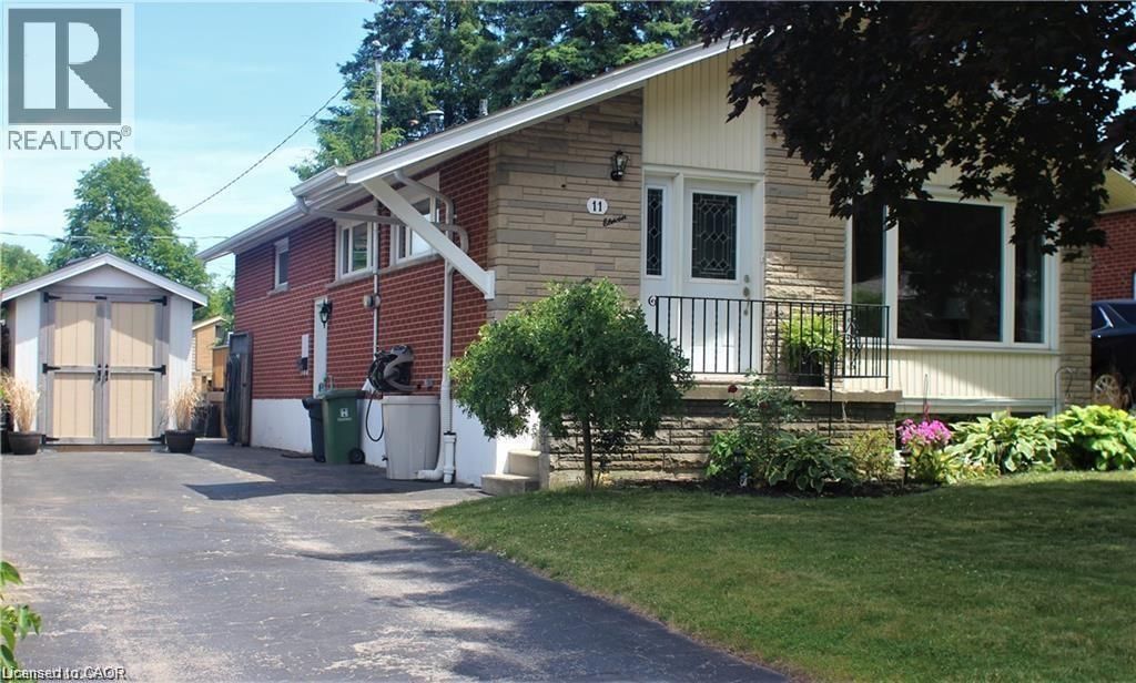 11 CARWYN CRESCENT Image 13