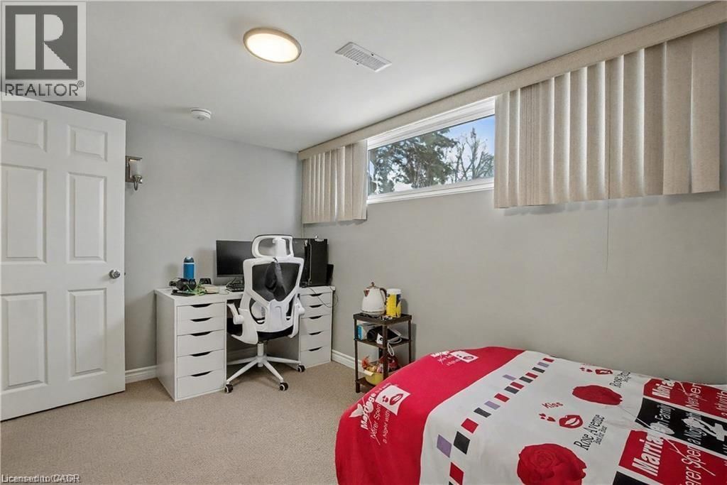 11 CARWYN CRESCENT Image 22