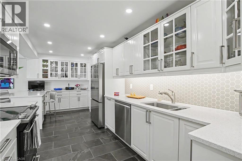 405 - 2121 LAKESHORE ROAD Image 15