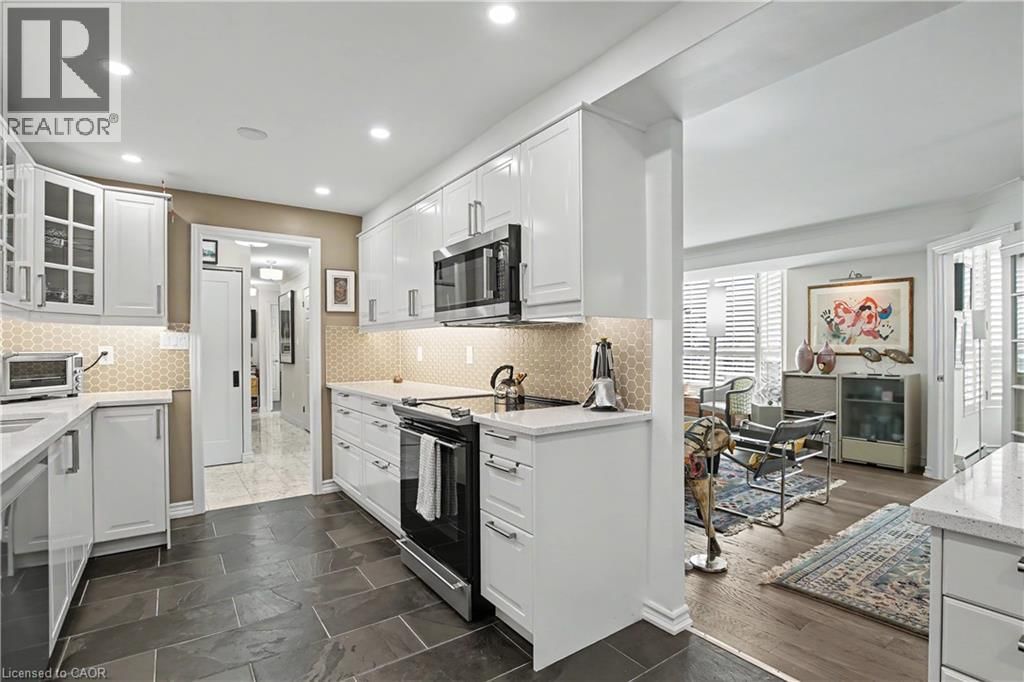 405 - 2121 LAKESHORE ROAD Image 16