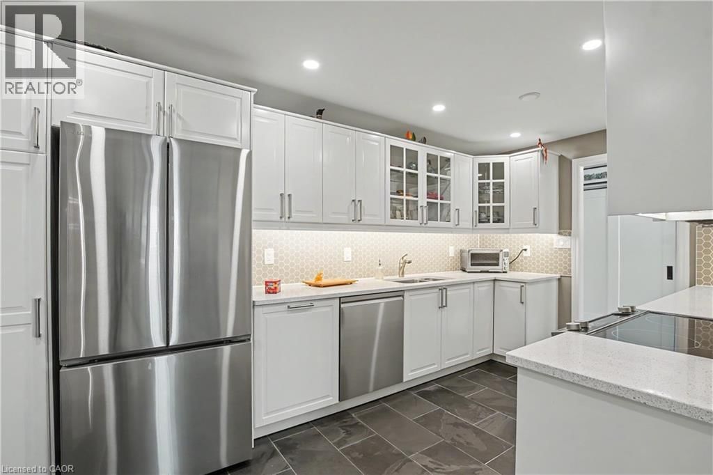 405 - 2121 LAKESHORE ROAD Image 19