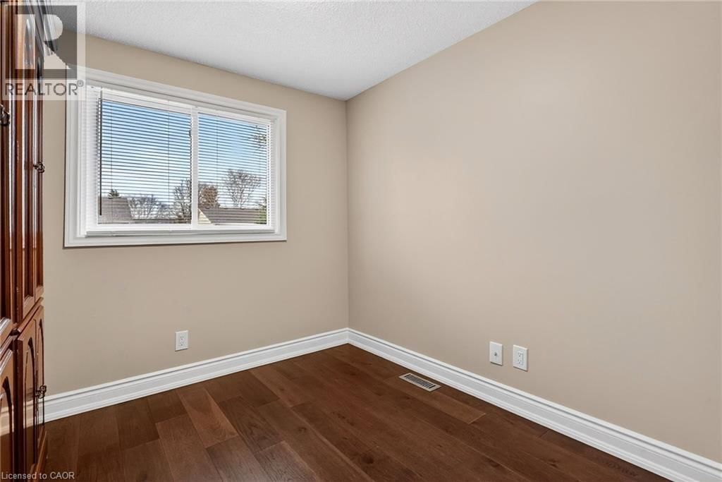 474 KNIGHTSBRIDGE CRESCENT Image 28