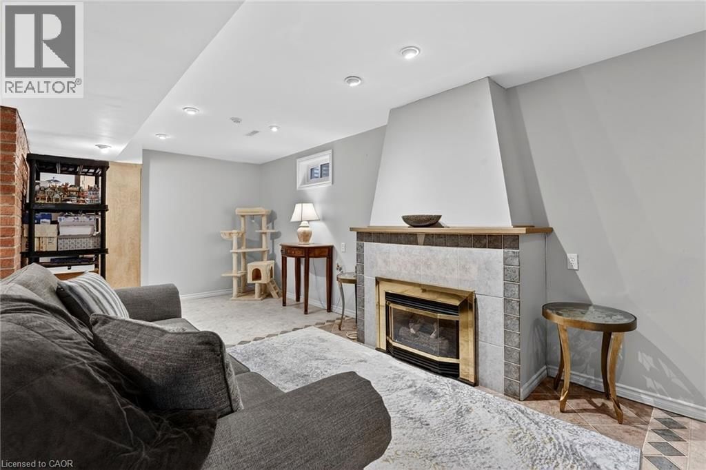 474 KNIGHTSBRIDGE CRESCENT Image 32