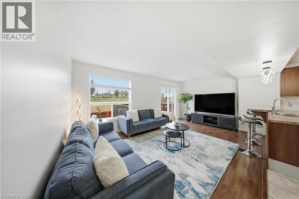 35 THAMES WAY Image 16