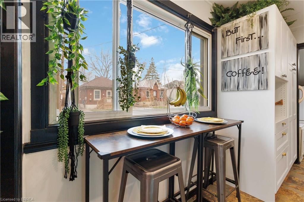 213 ELGIN STREET Image 20