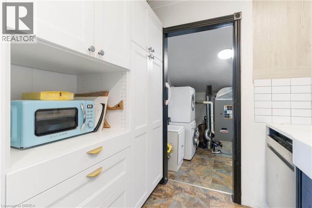 213 ELGIN STREET Image 23