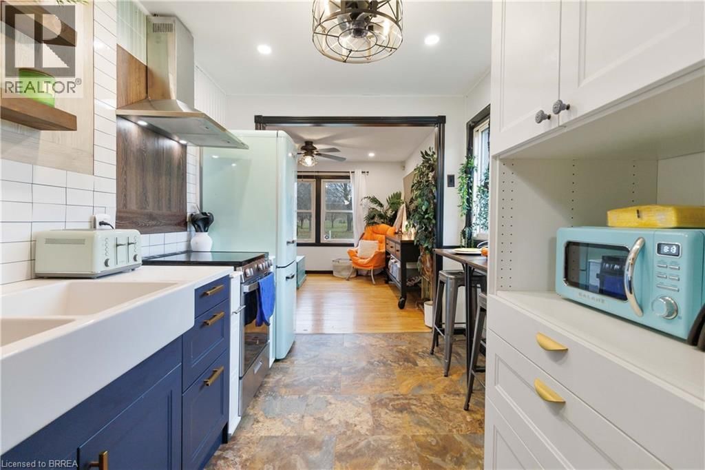 213 ELGIN STREET Image 25