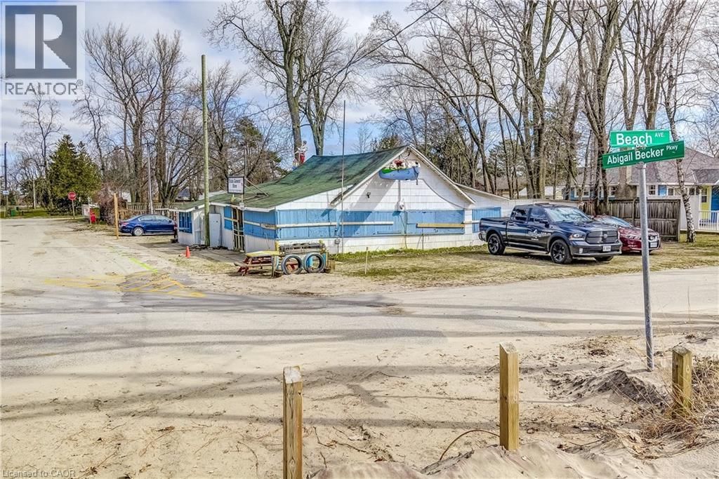 2 BEACH AVENUE Image 23