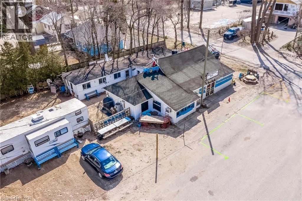 2 BEACH AVENUE Image 35