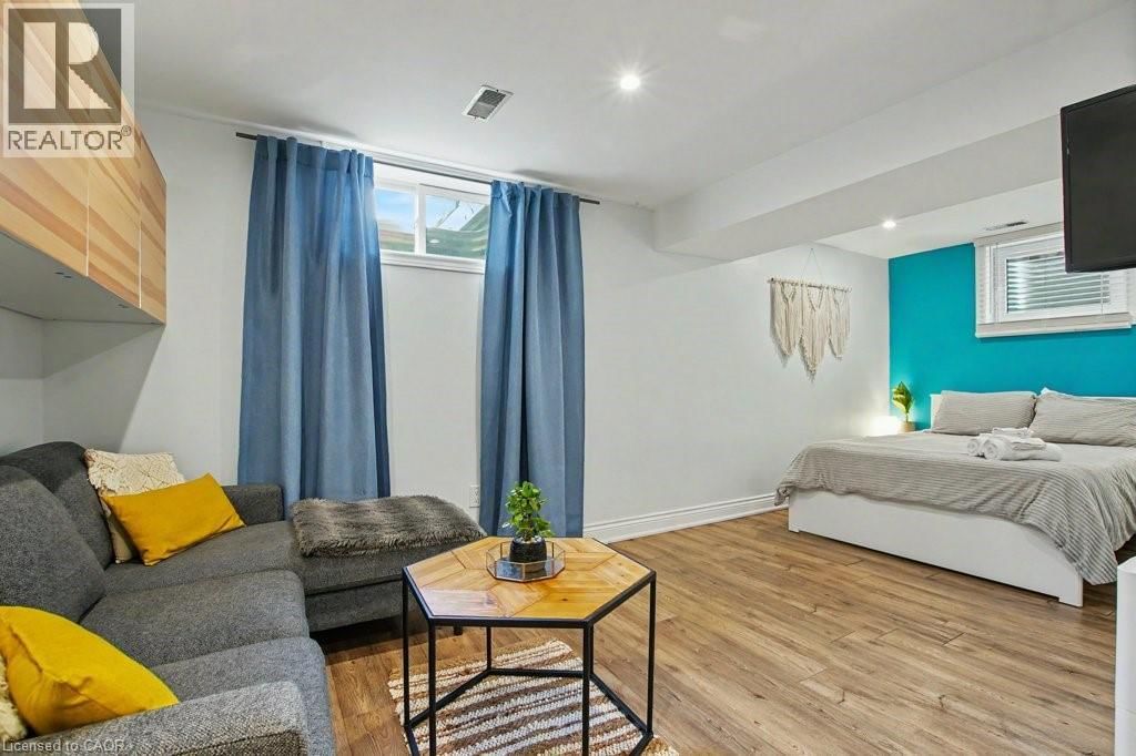 32 MARISA STREET Image 29