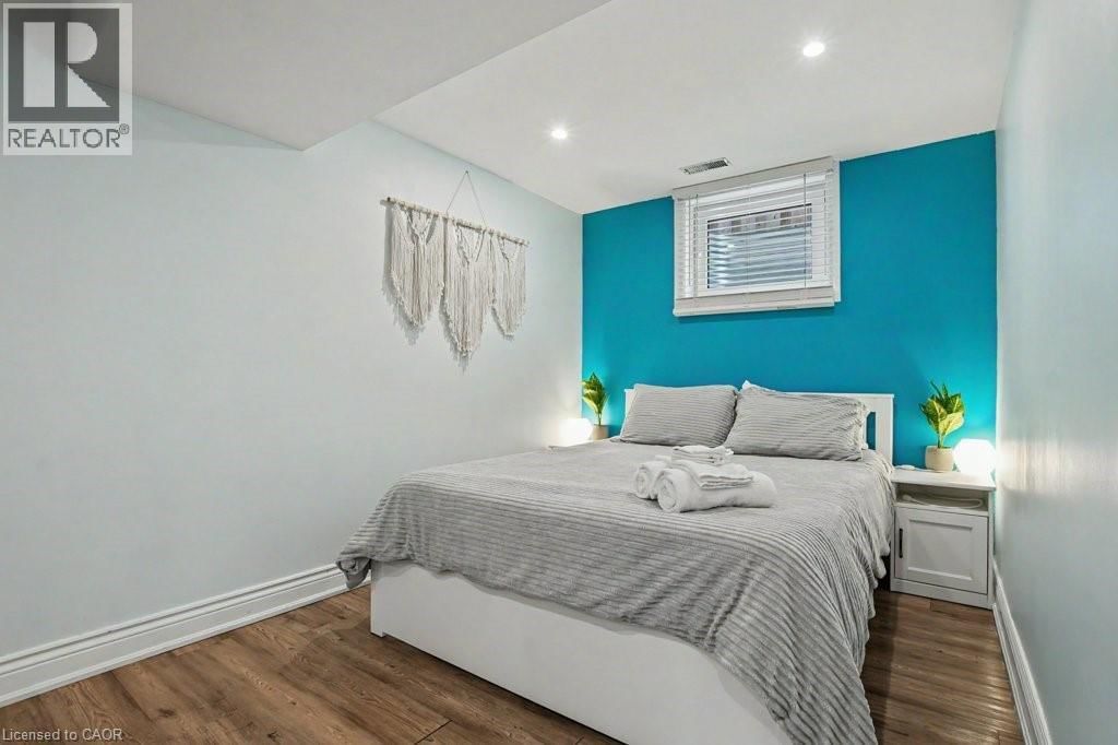 32 MARISA STREET Image 30