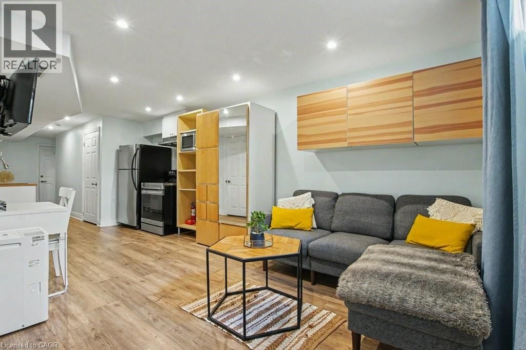 32 MARISA STREET Image 31