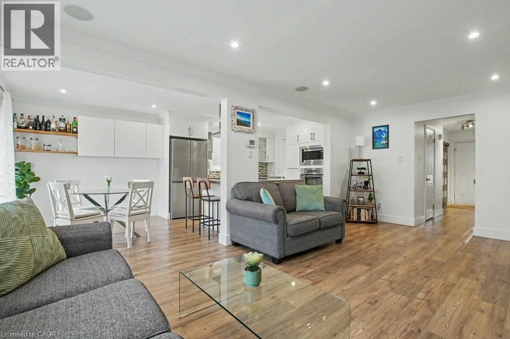 32 MARISA STREET Image 8