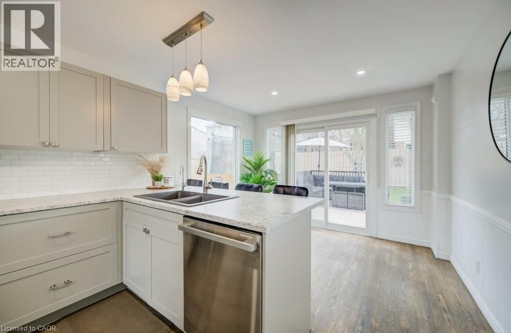 107 OLD PARK LANE Image 12