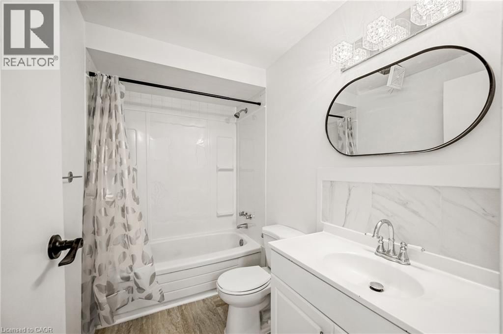 41 - 33 ROCHELLE AVENUE Image 16