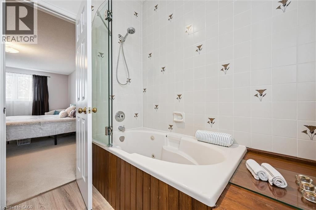 488 HEATHER HILL PLACE Image 31