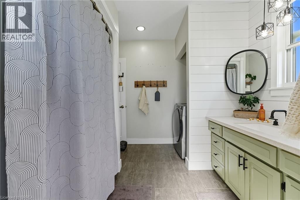 100 LA SALETTE ROAD Image 16