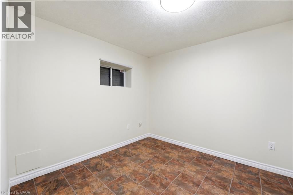 87 RALGREEN CRESCENT Image 24