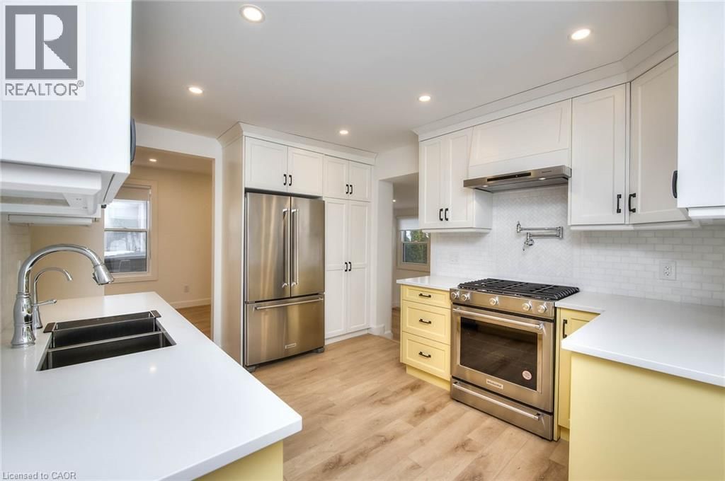 2 ESSON STREET Image 17