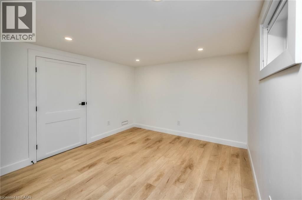 2 ESSON STREET Image 31