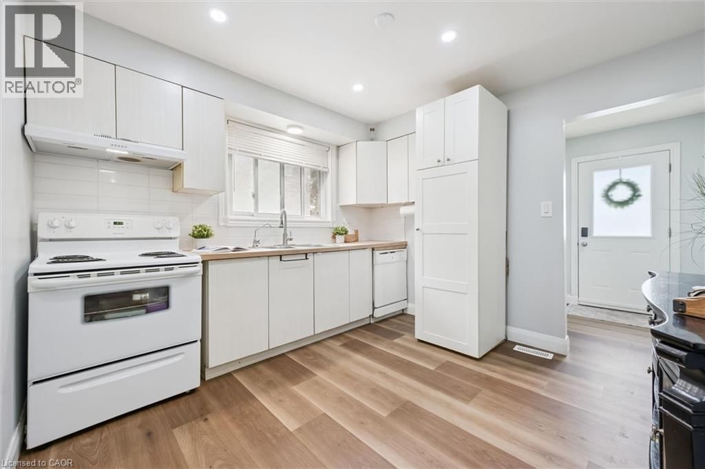 B - 235 CEDARBRAE AVENUE Image 14