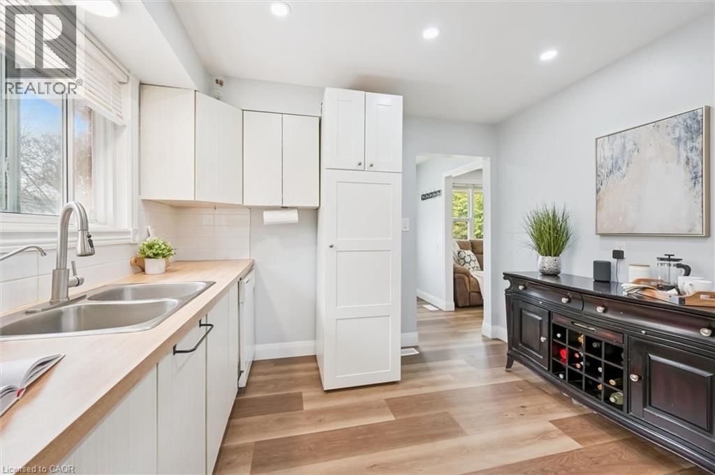 B - 235 CEDARBRAE AVENUE Image 17