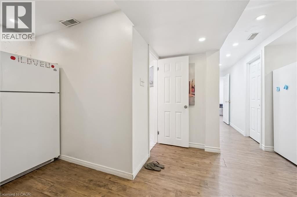 B - 235 CEDARBRAE AVENUE Image 27