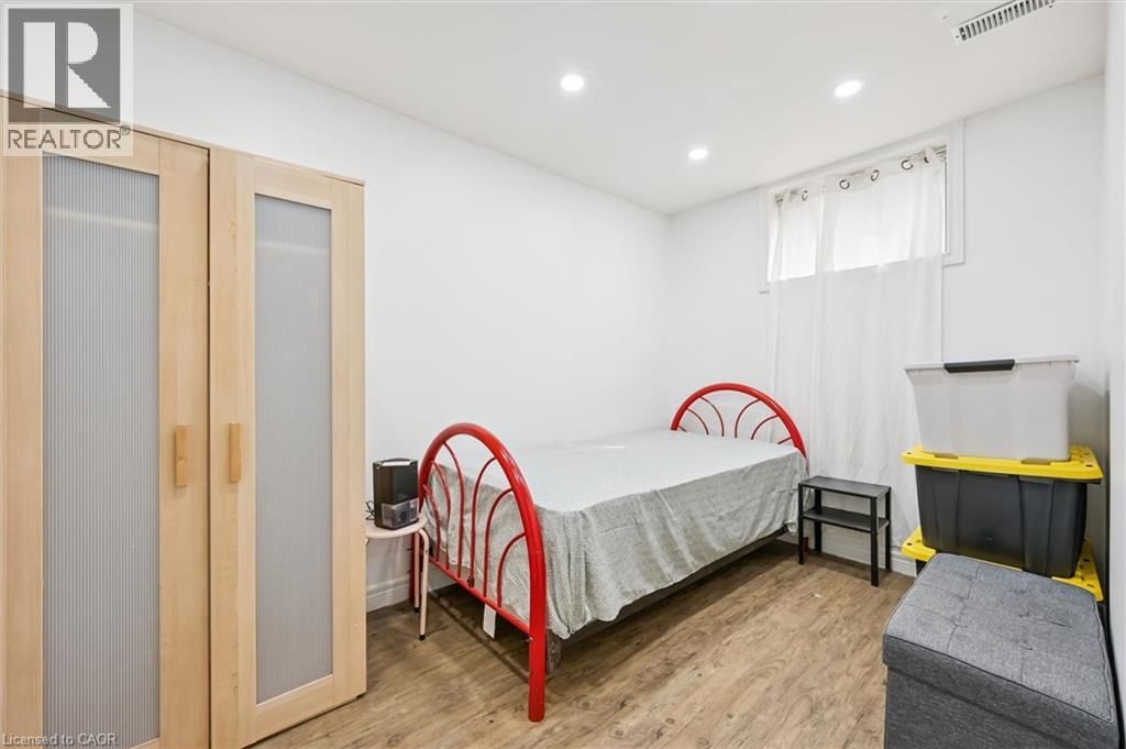 B - 235 CEDARBRAE AVENUE Image 31