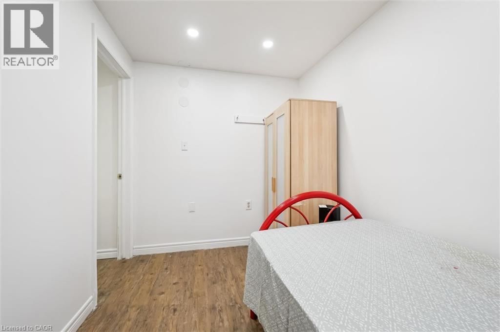 B - 235 CEDARBRAE AVENUE Image 32