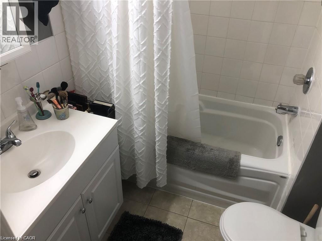 UPPER - 29 PONTIAC STREET Image 16