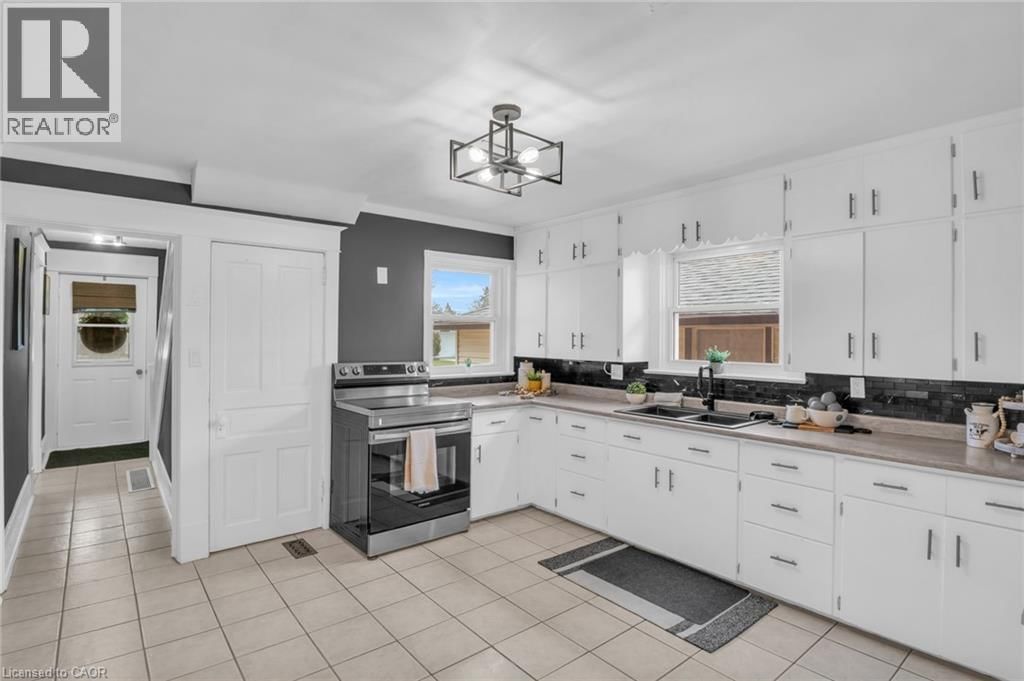 29 ADAM BROWN STREET Image 10