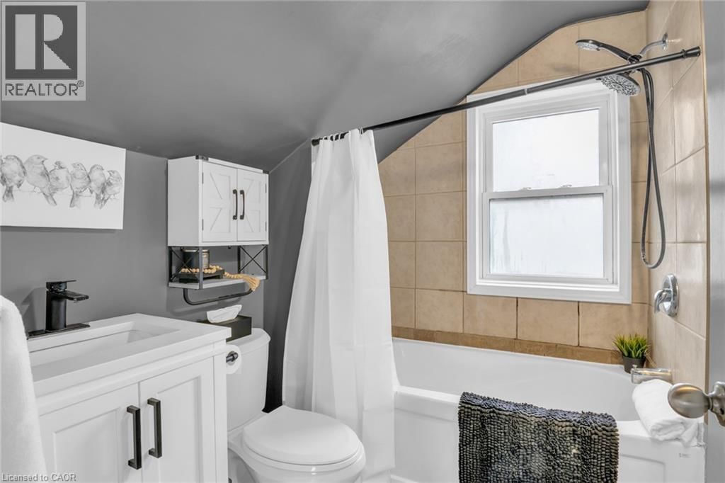 29 ADAM BROWN STREET Image 15