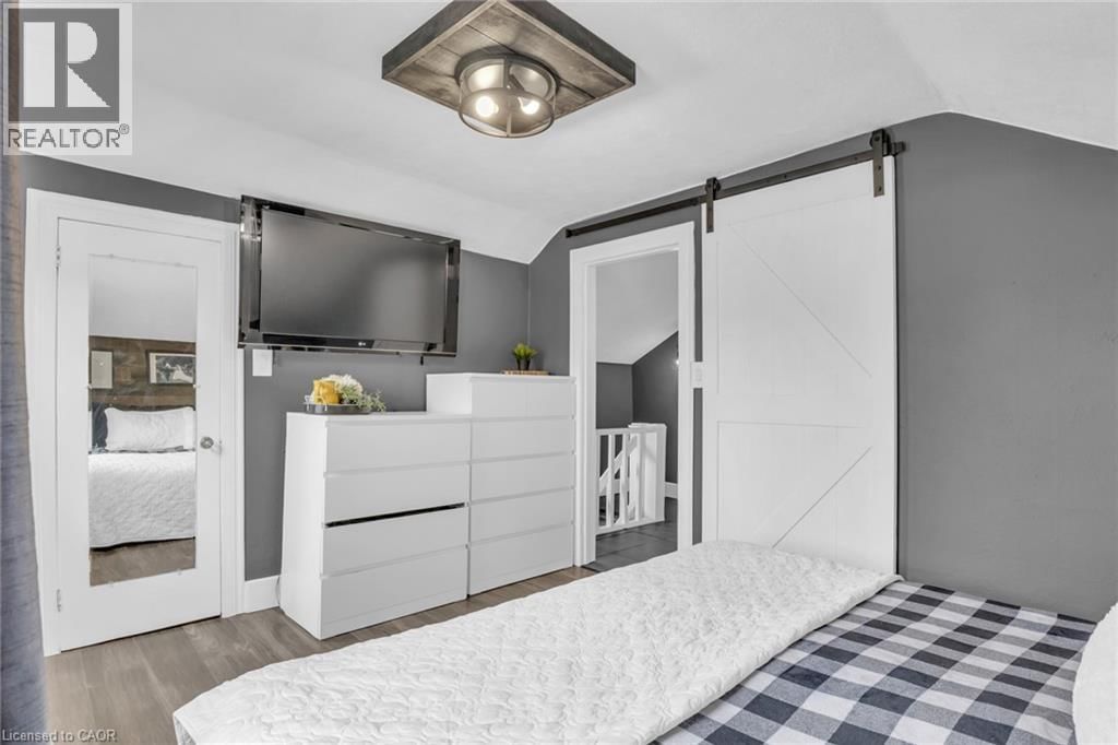 29 ADAM BROWN STREET Image 19