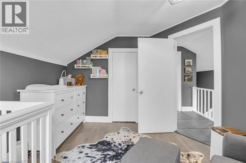 29 ADAM BROWN STREET Image 20