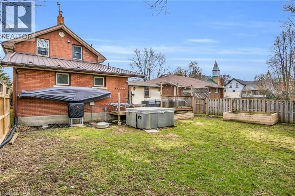 29 ADAM BROWN STREET Image 25