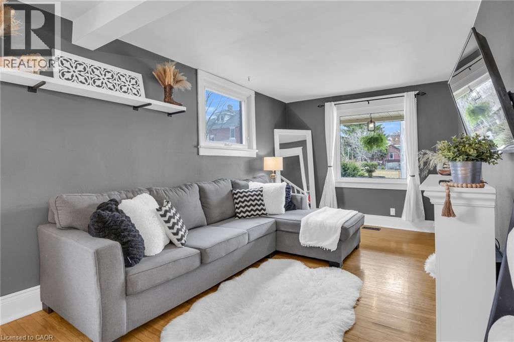 29 ADAM BROWN STREET Image 7