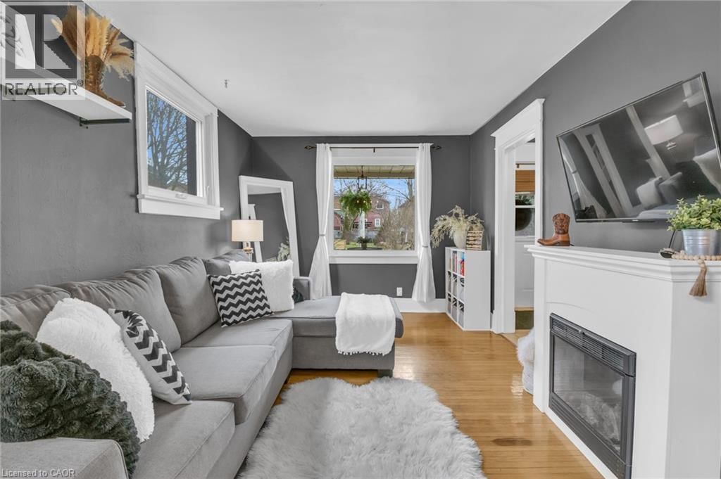 29 ADAM BROWN STREET Image 8