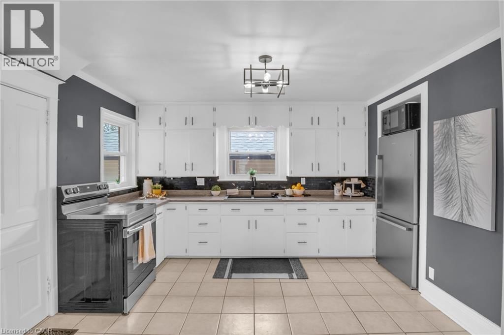 29 ADAM BROWN STREET Image 9