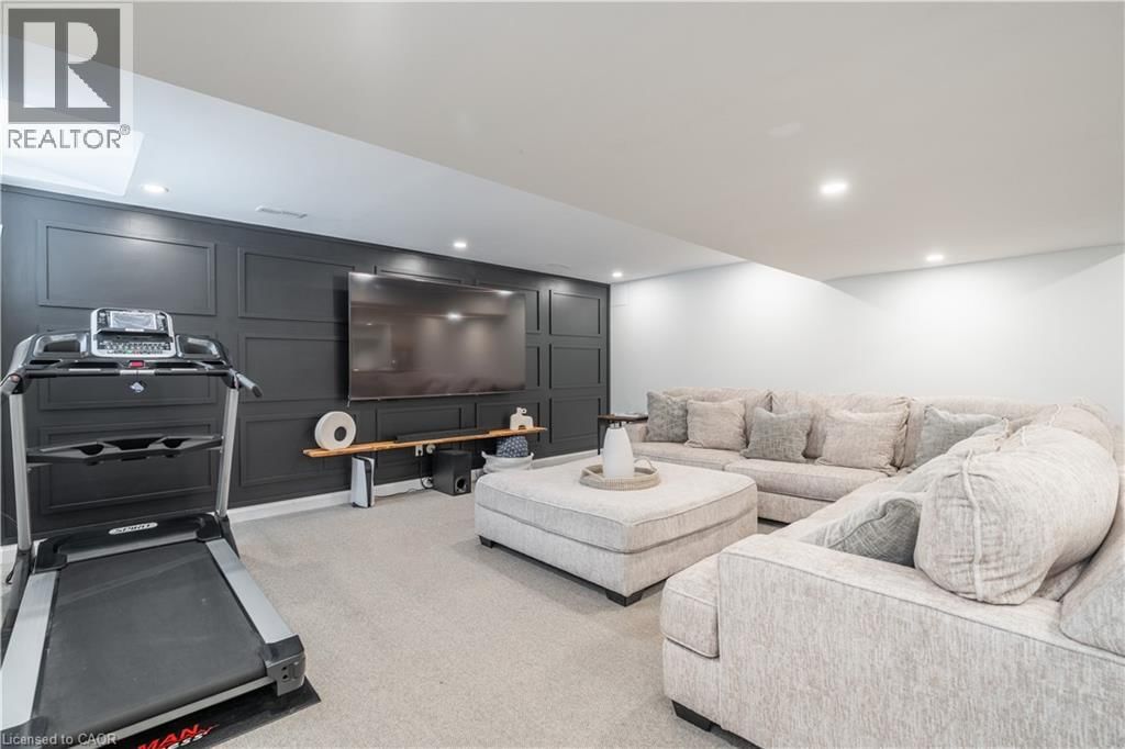 22 - 35 MIDHURST HEIGHTS Image 32