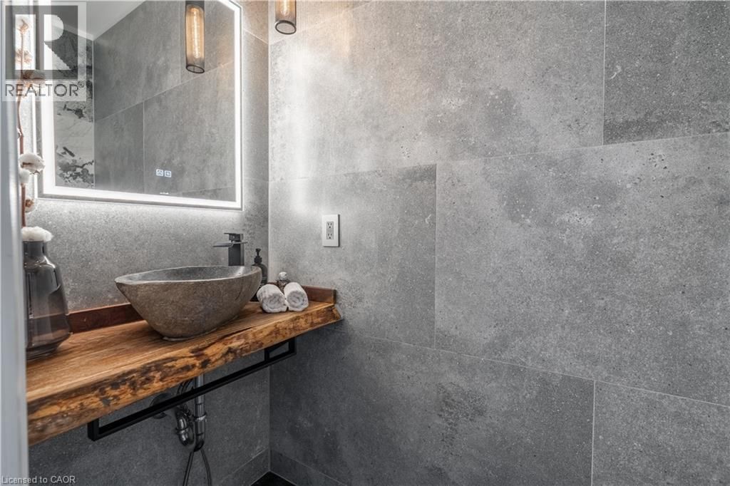 22 - 35 MIDHURST HEIGHTS Image 6