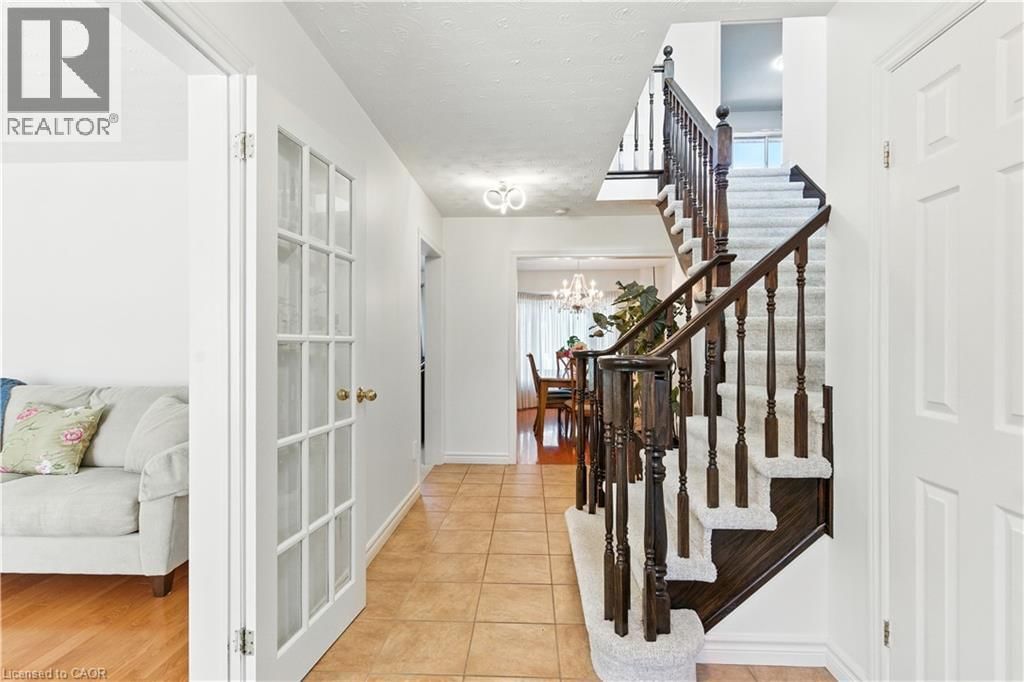 10 SHADOWDALE DRIVE Image 11