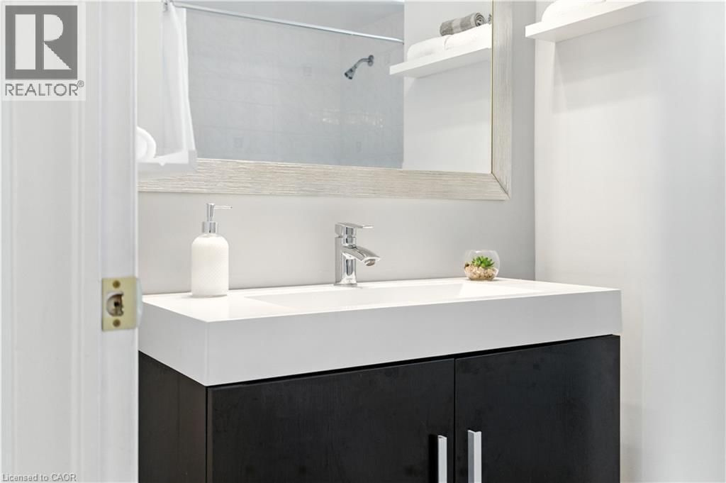 10 SHADOWDALE DRIVE Image 33