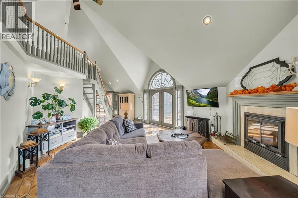 4766 HYNDMAN DRIVE Image 18